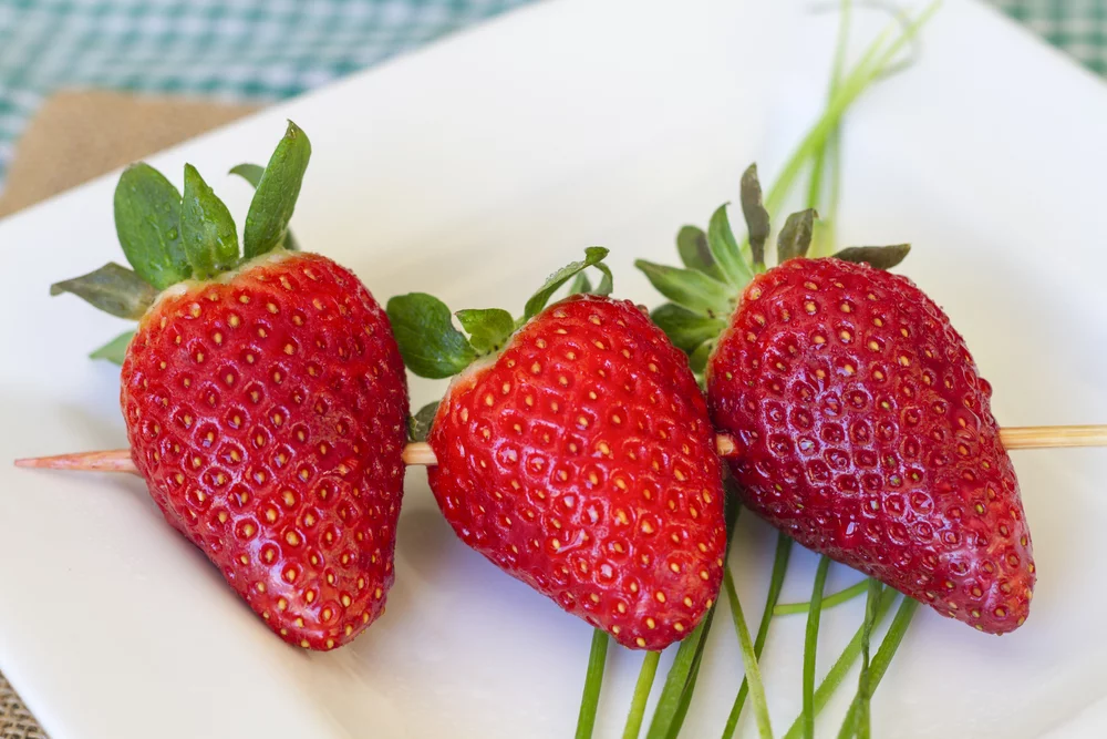 Spiesje met aardbeien