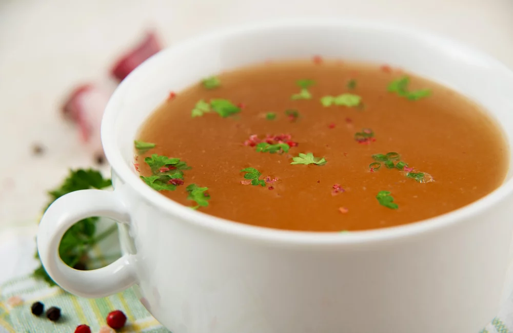 Bouillon clarifieren