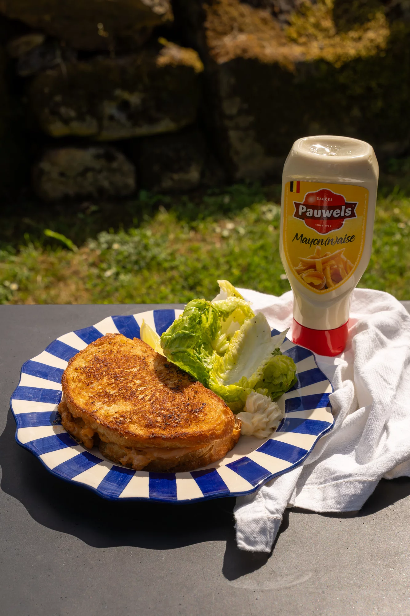 Croque met garnaalkroketvulling en gerookte zalm