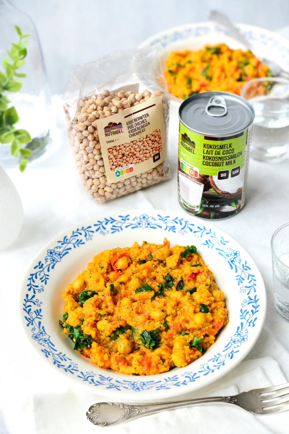 Currystoofpotje van kikkererwten, zoete aardappel en boerenkool