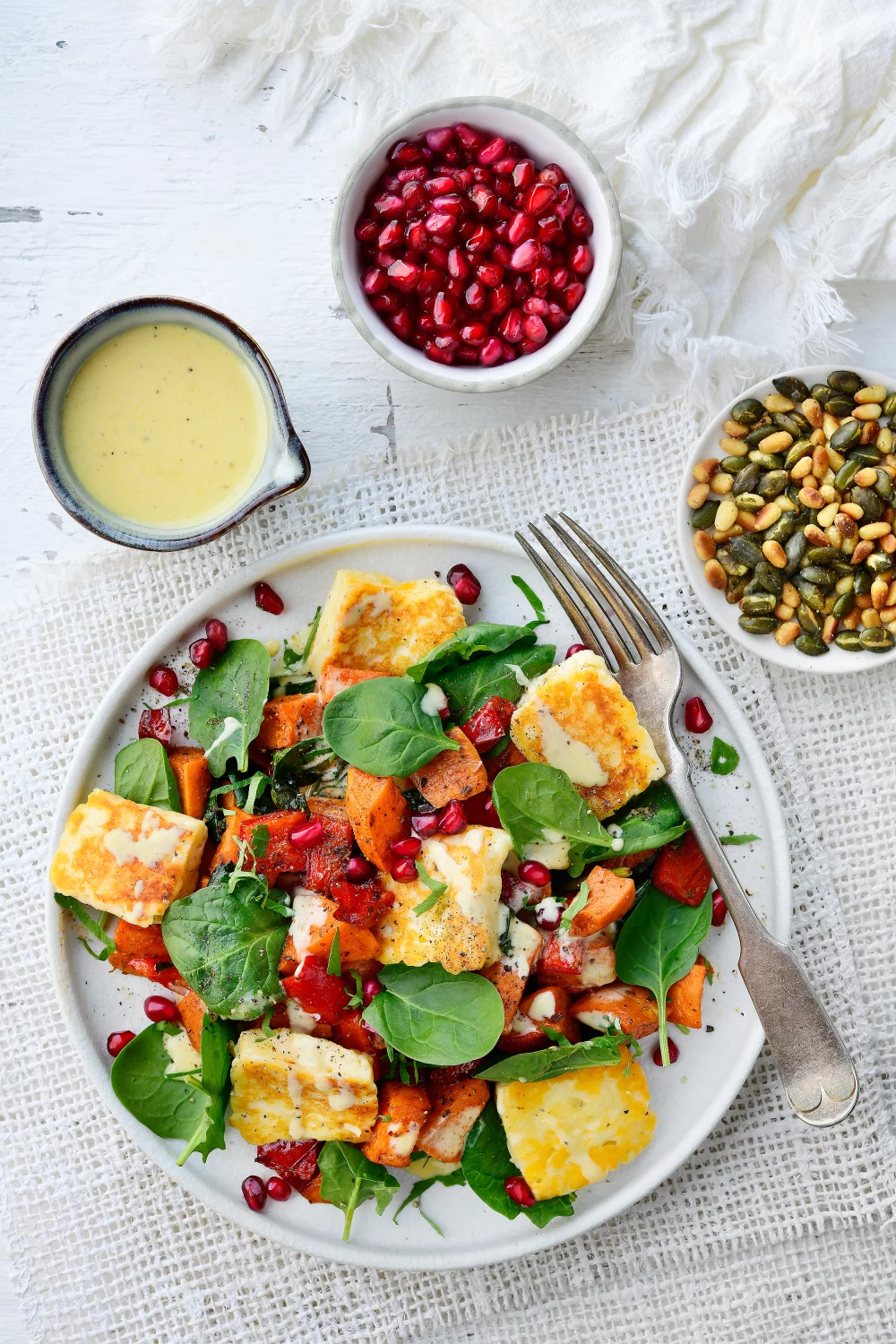 Zoete aardappelsalade met halloumi