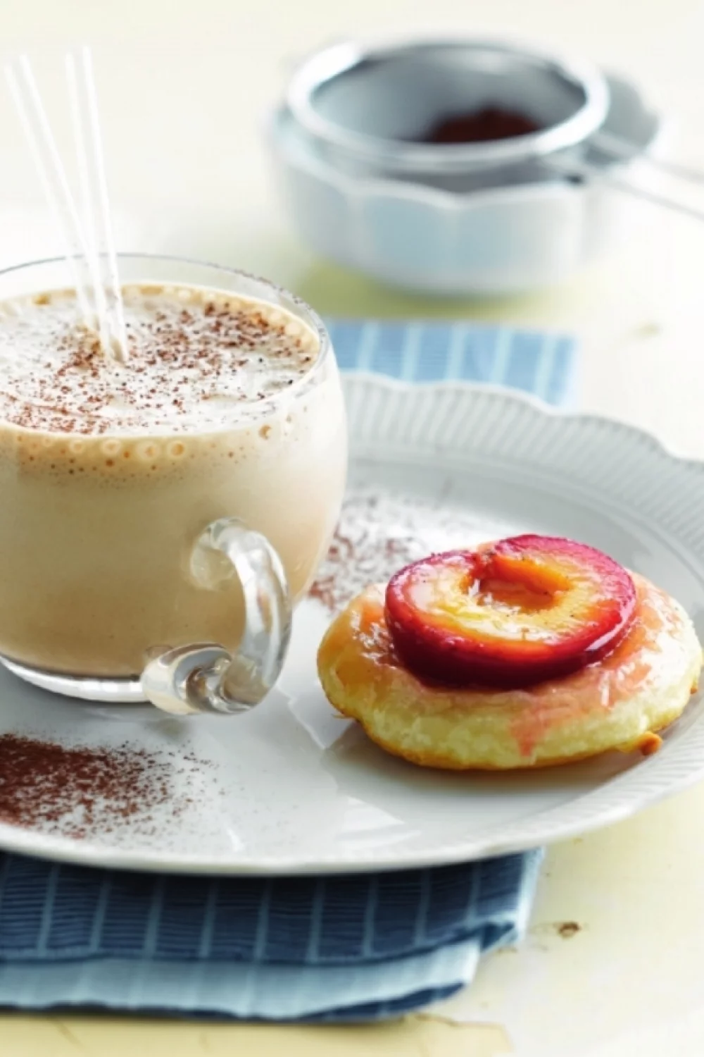 Pruimentaartje met koffiesmoothie