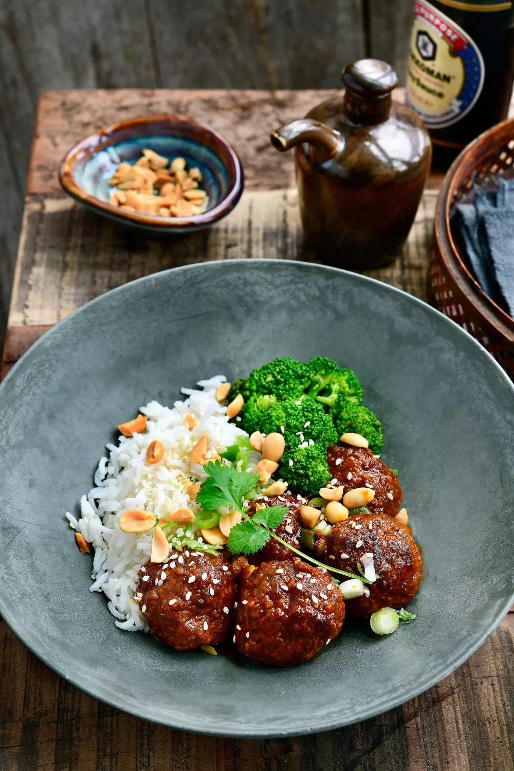 Sticky spicy gehaktballen met rijst