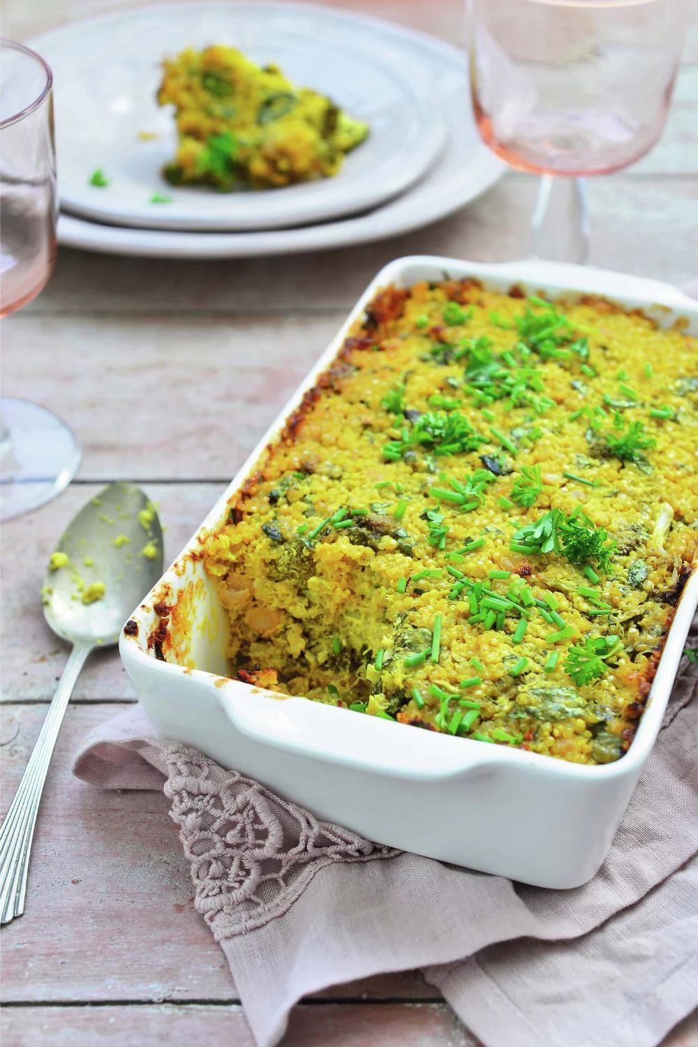 Quinoaschotel met broccoli-cashew-wortelsaus