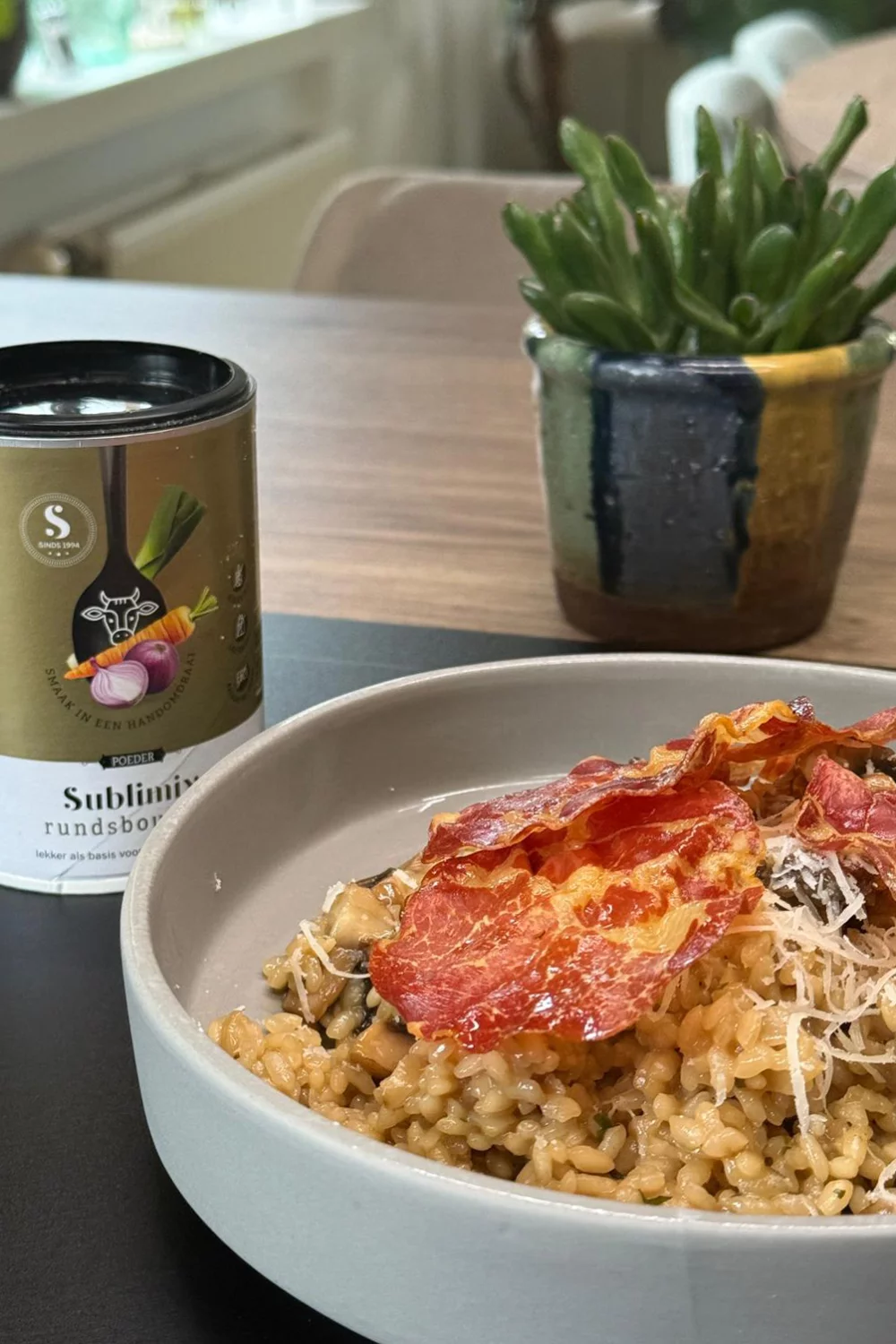 Risotto met kastanjechampignons en krokante coppa 