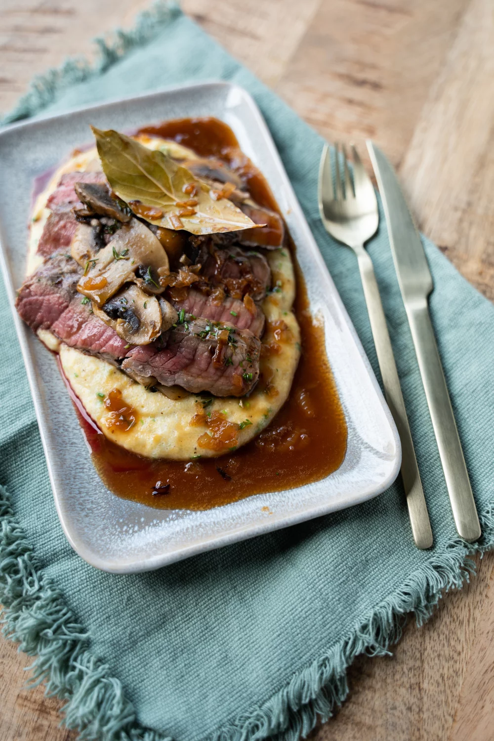 Chateaubriand in lambieksaus met champignons en polenta
