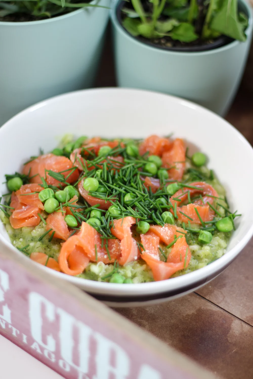 Risotto met gerookte zalm en pesto van erwtjes en spinazie