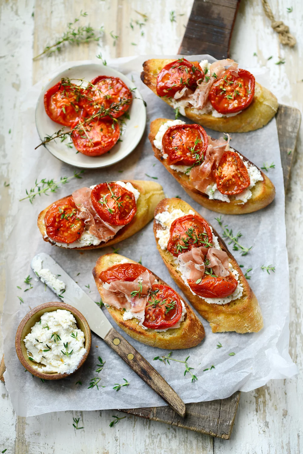 Bruschetta met langzaam geroosterde tomaatjes
