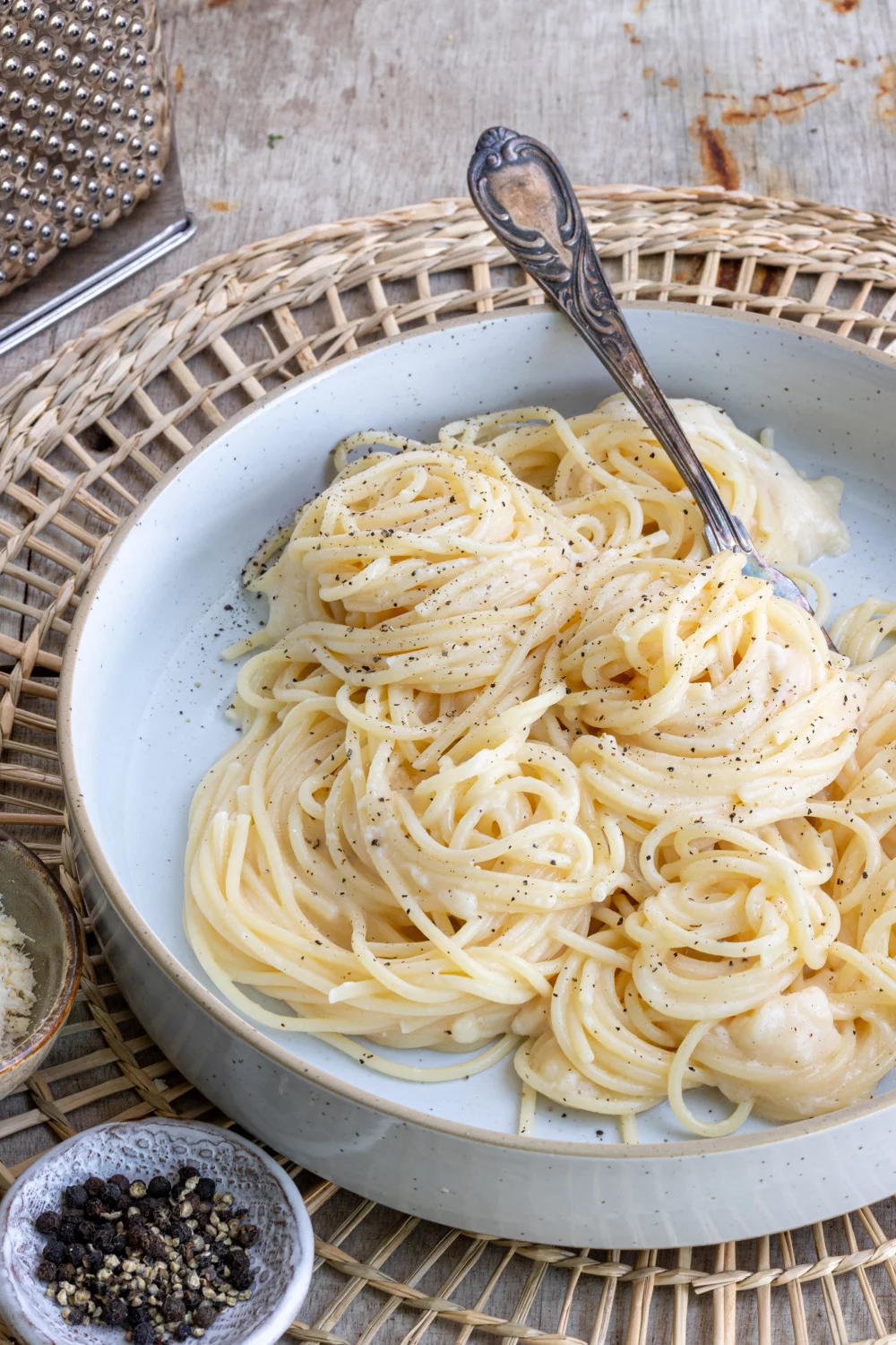 Pasta cacio e pepe