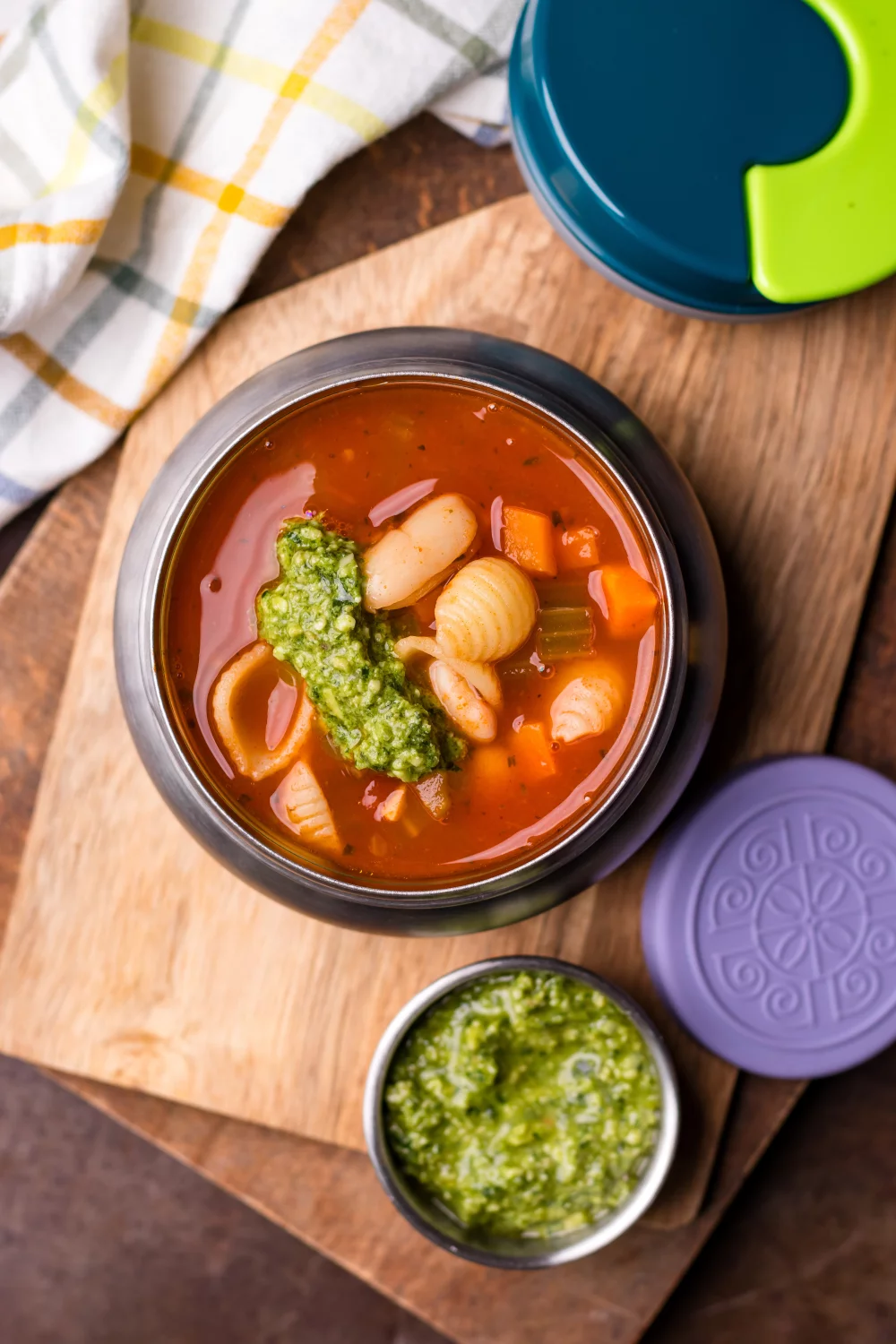 Minestrone met orzo en pesto