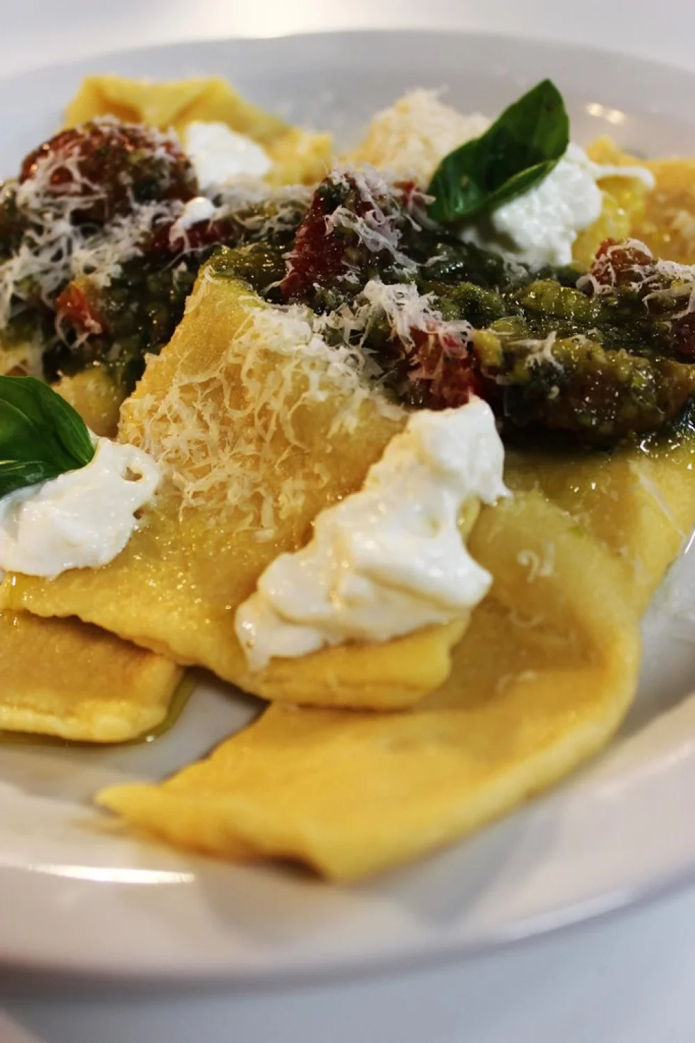 Ravioli met pesto van amandelen en pistache