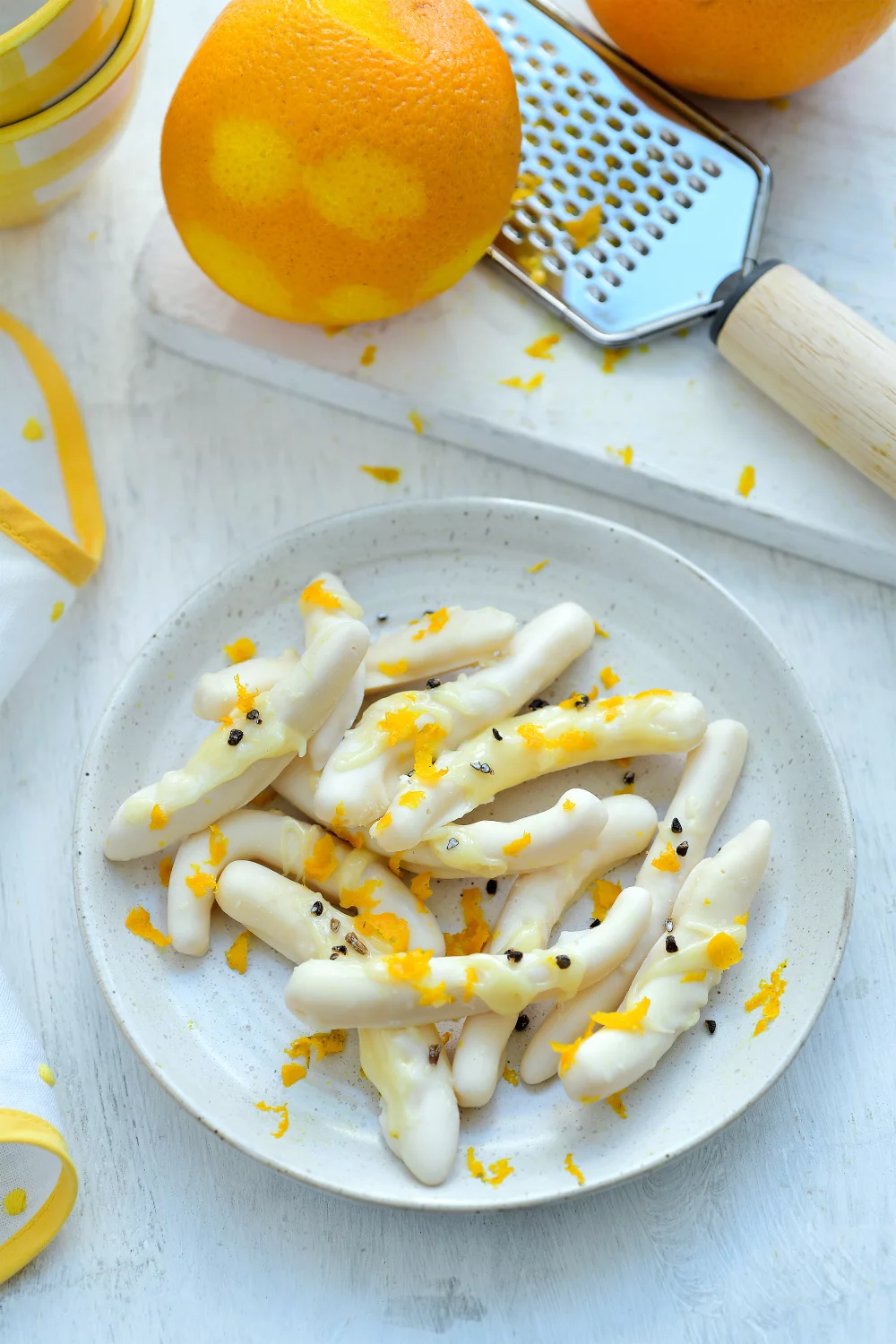 Gekonfijte appelsienen met witte chocolade en kardemom