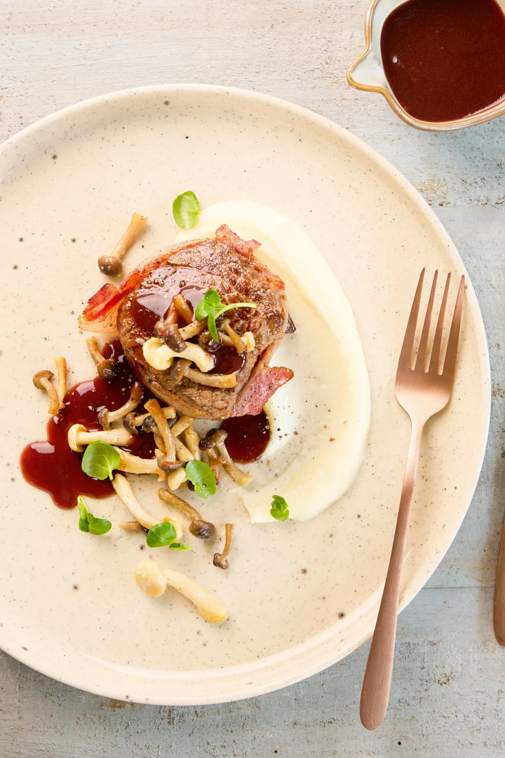 Tournedos met rodewijnsaus en pastinaakpuree