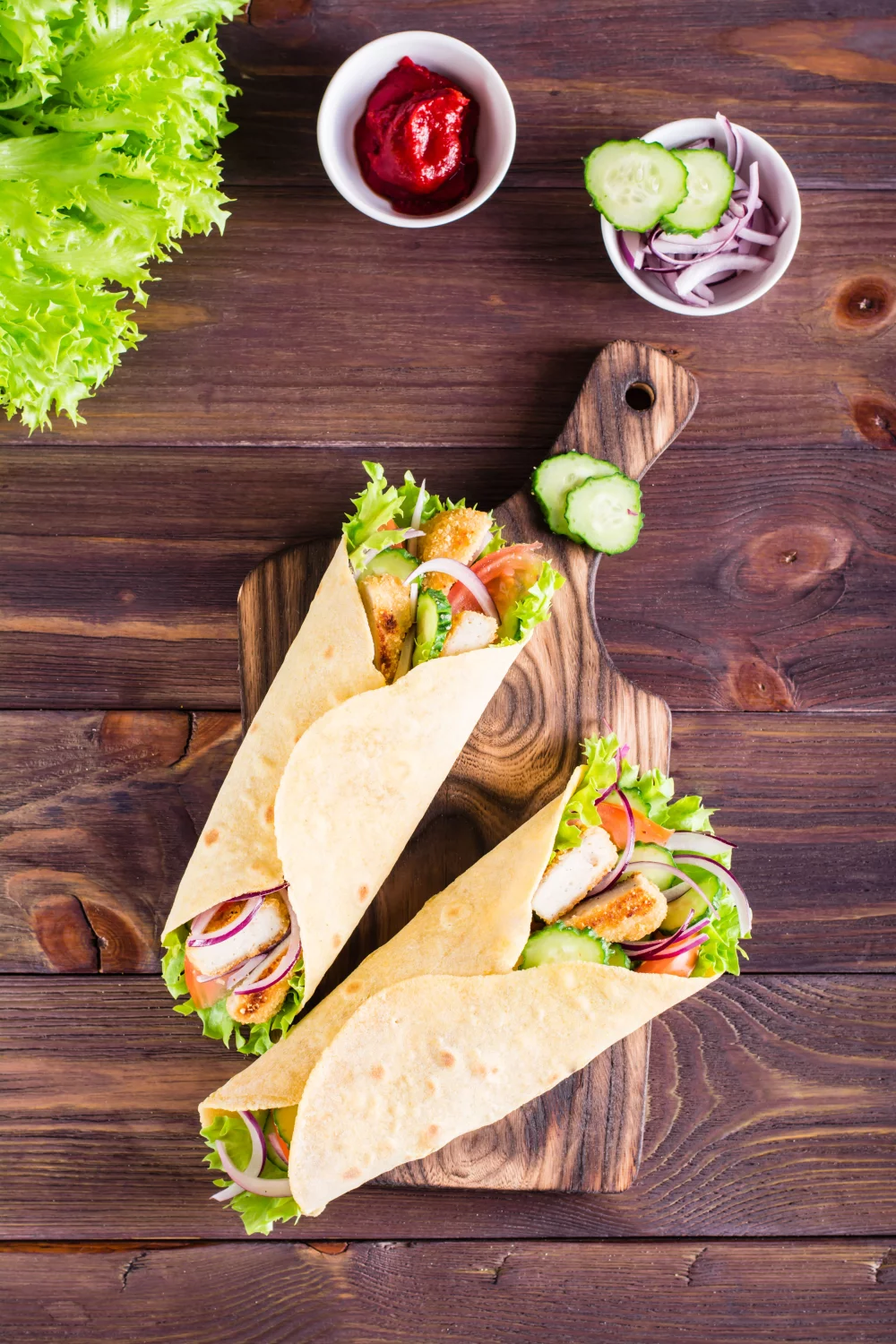 Wrap met kip en pittige cocktailsaus