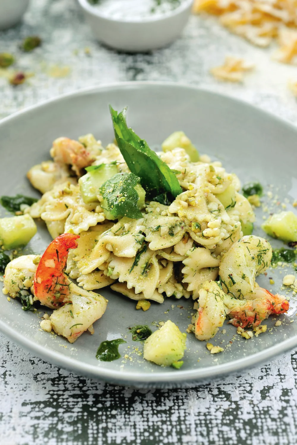 Farfalle met scampi, courgette en pesto van pistache