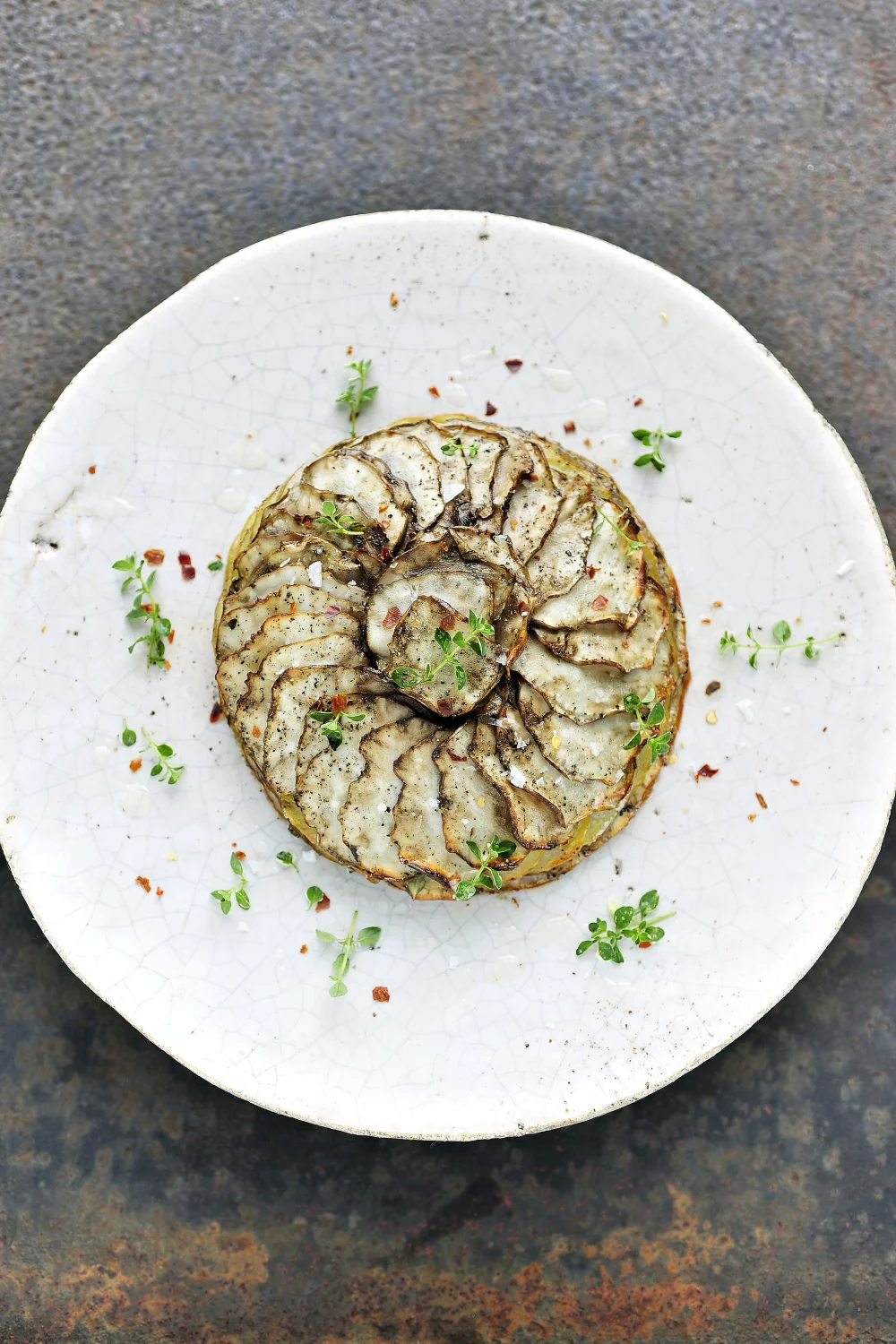 Gratin van aardpeer en aardappel met geitenkaas en tijm