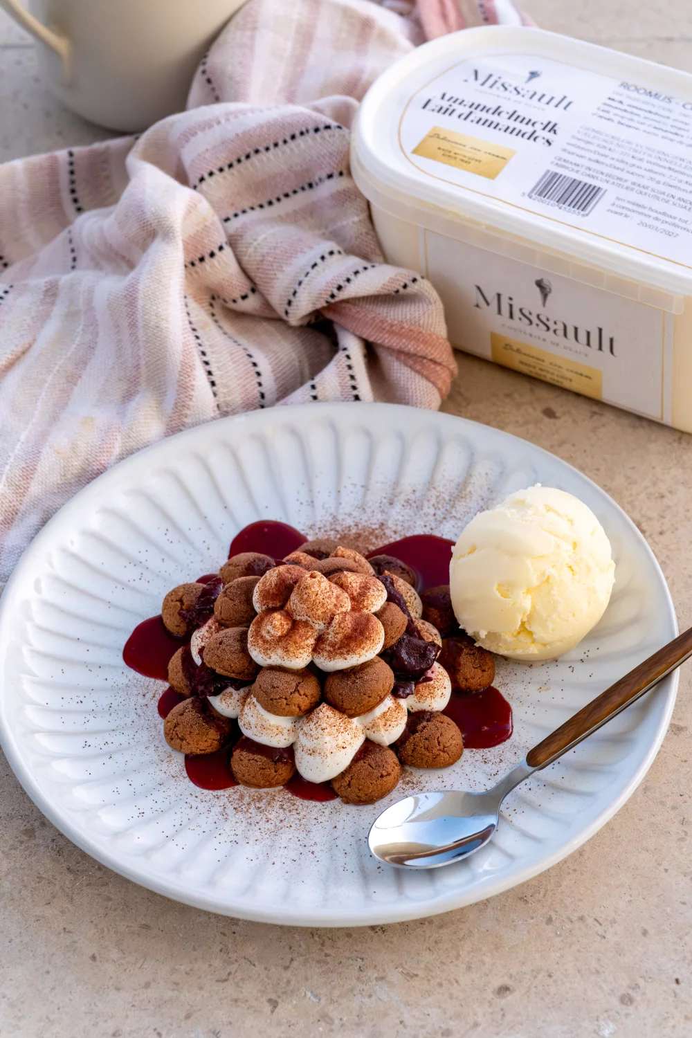 Tiramisu met kruidnoten en krieken 