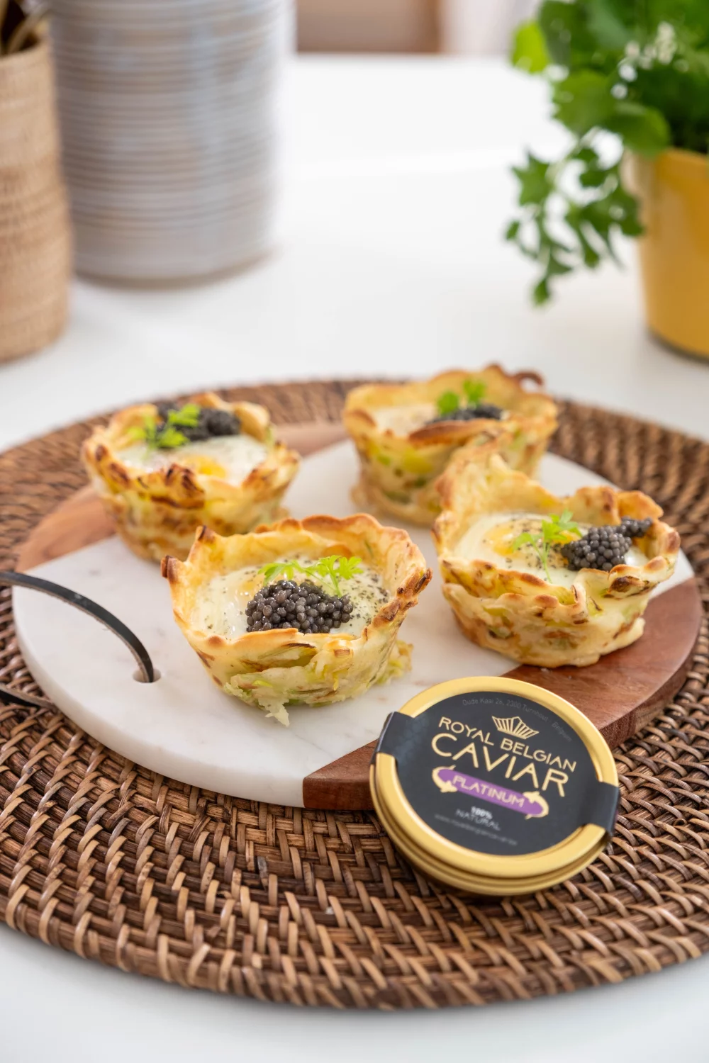 Eiernestjes met kaviaar