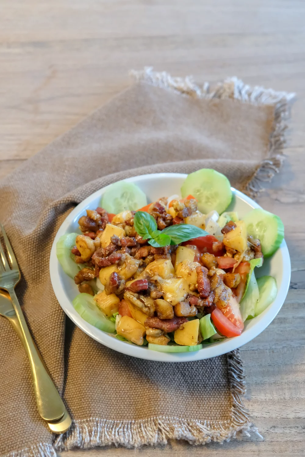 Salade met spek en kaas