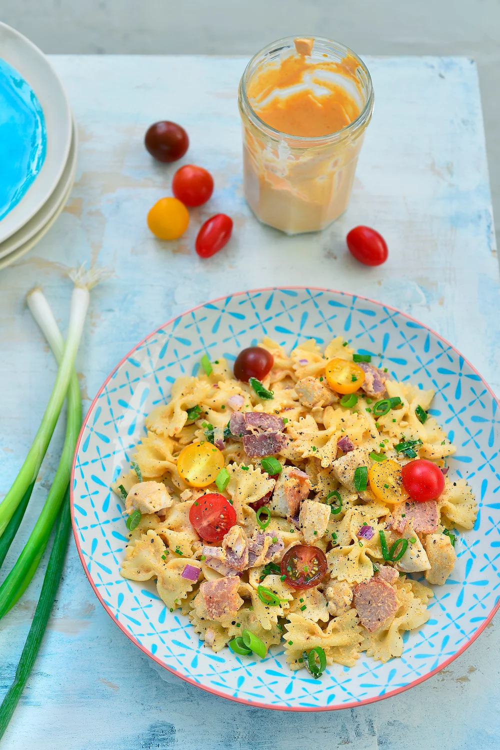 Pastasalade met kip en spek