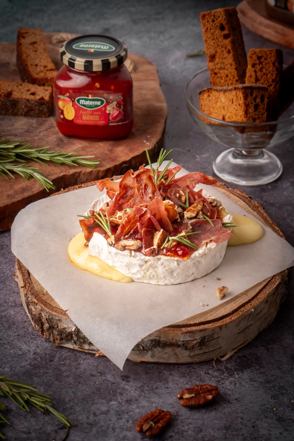 Baked brie met mangokonfijt