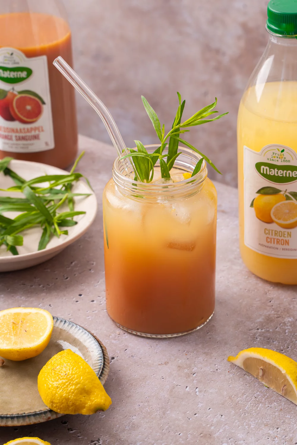 Mocktail met bloedsinaasappel, citroen en dragon