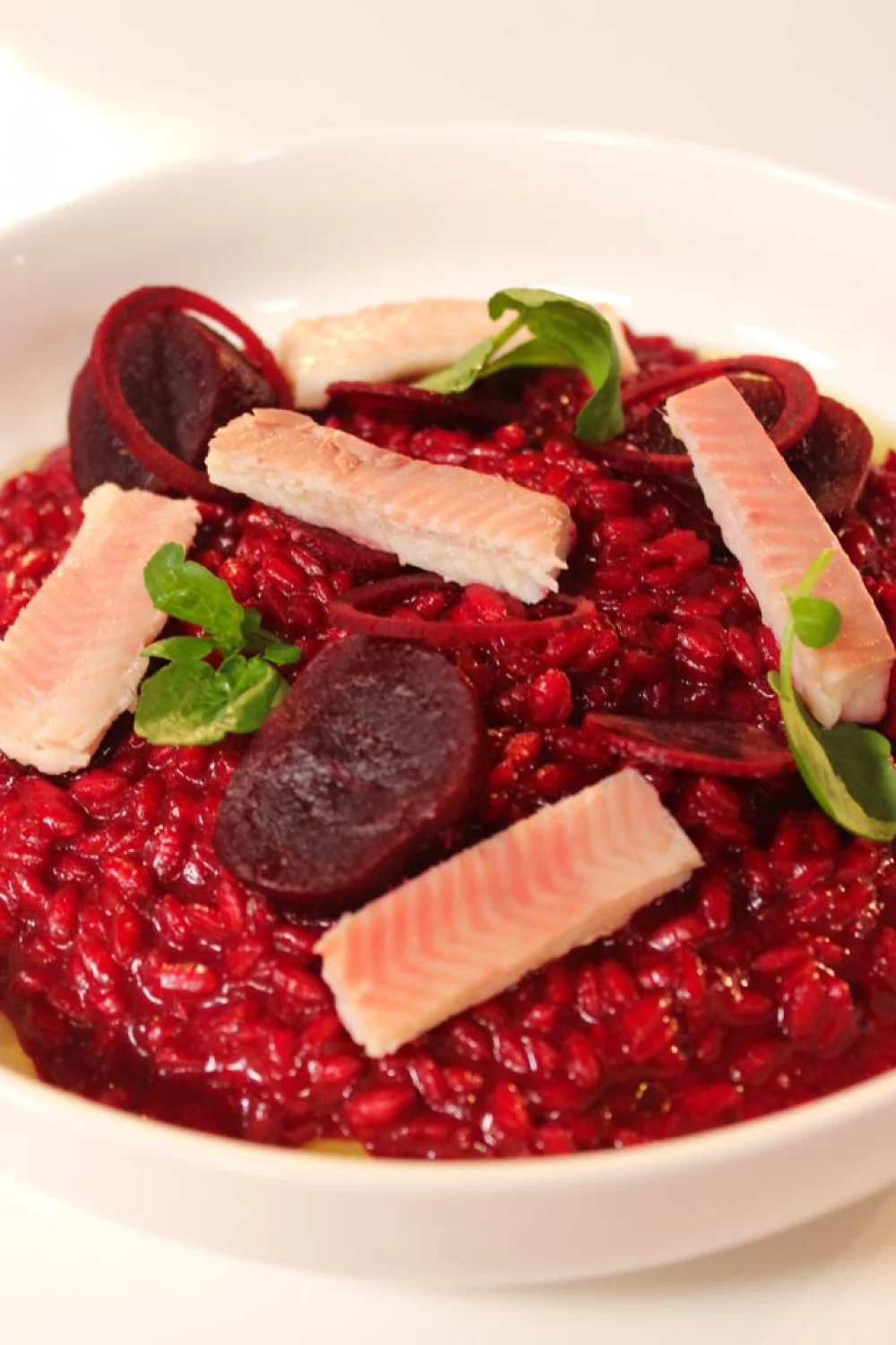 Risotto met rode biet en forel
