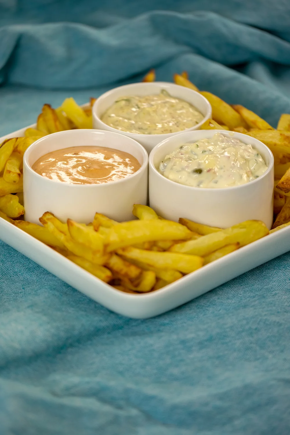 Frietjes met drie sauzen