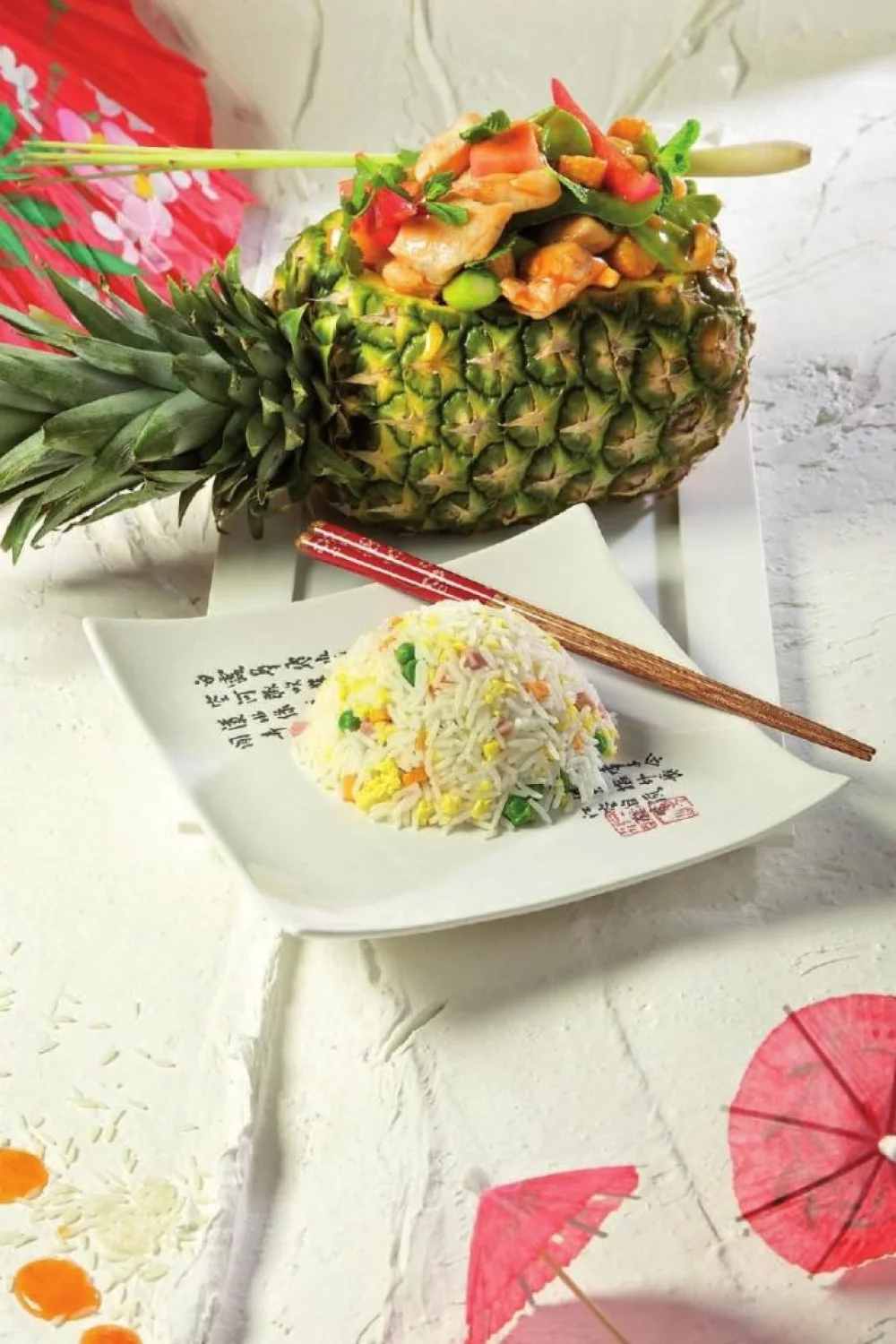 Ananas met zuurzoete groentjes en nasi goreng
