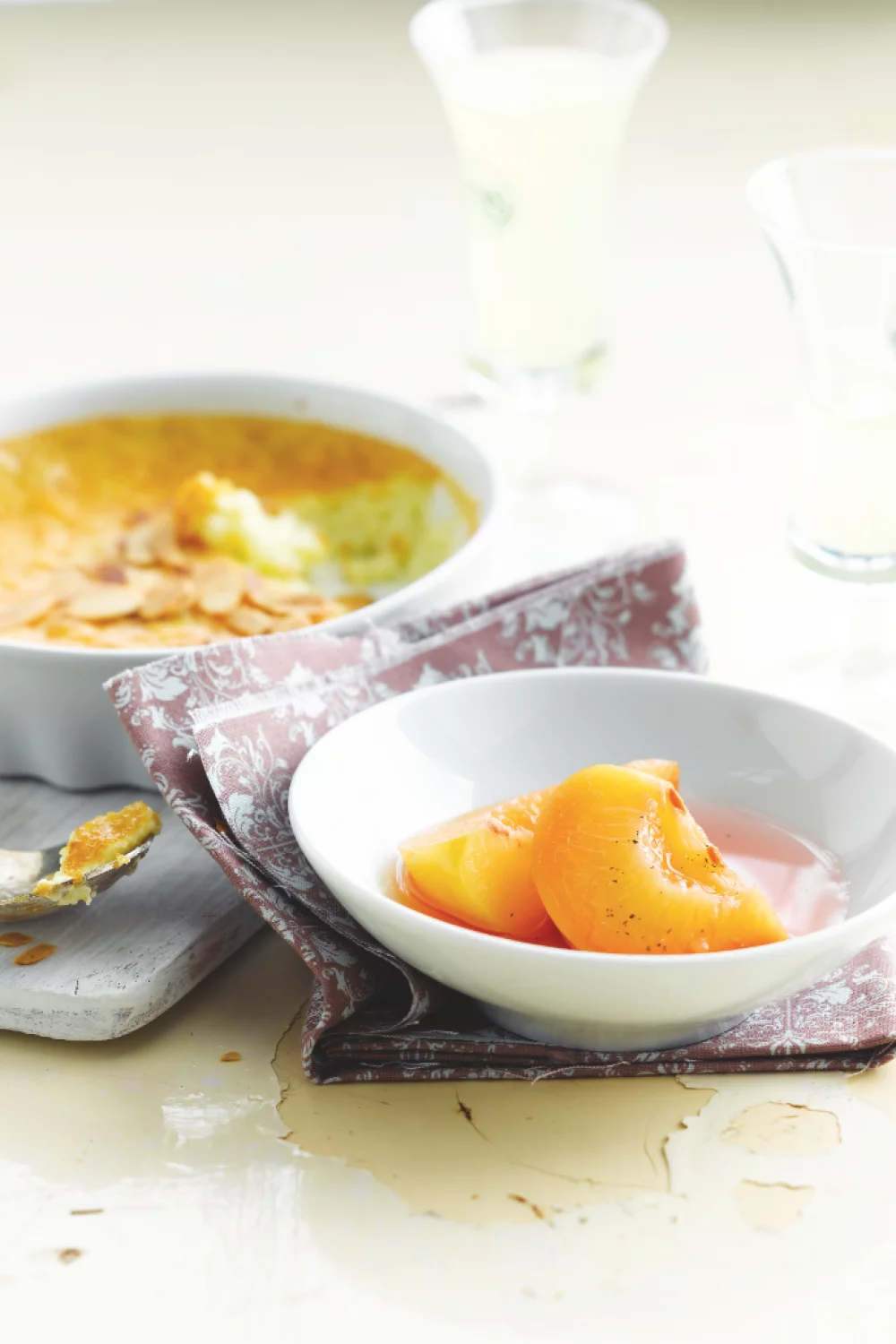 Flan met nectarines gepocheerd in limoncello