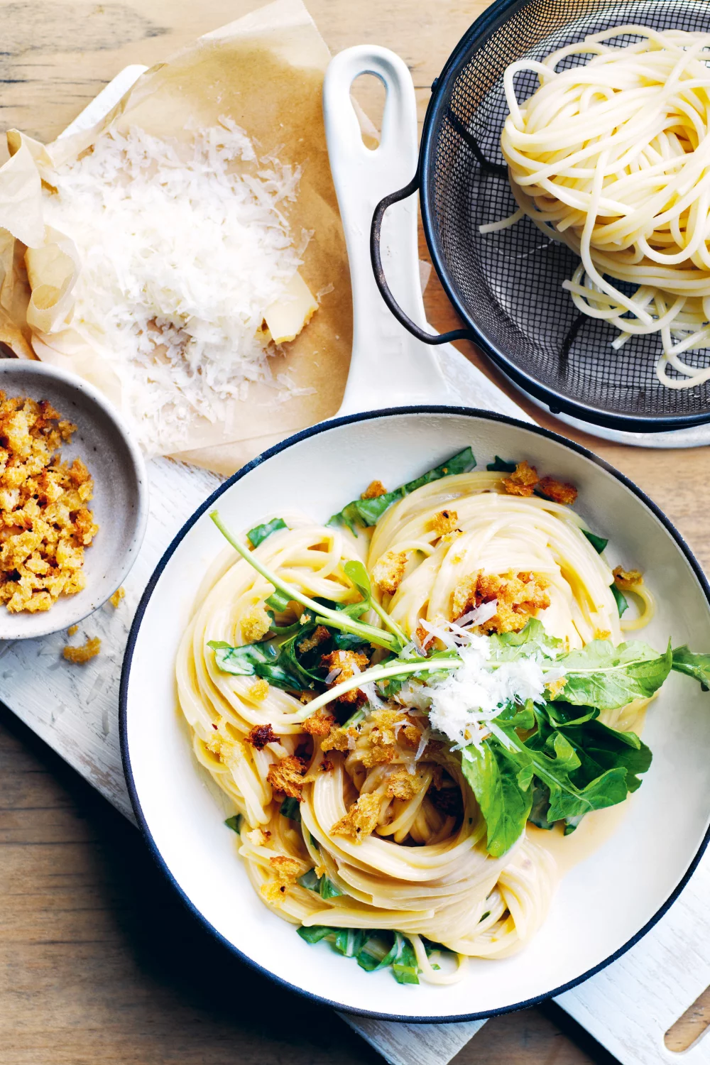 Parmezaanpasta met knapperige kruimels