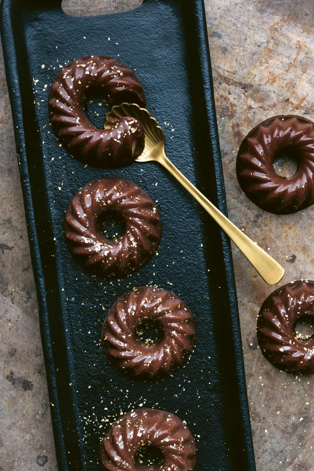 Vegan chocoladepudding met gezouten karamel