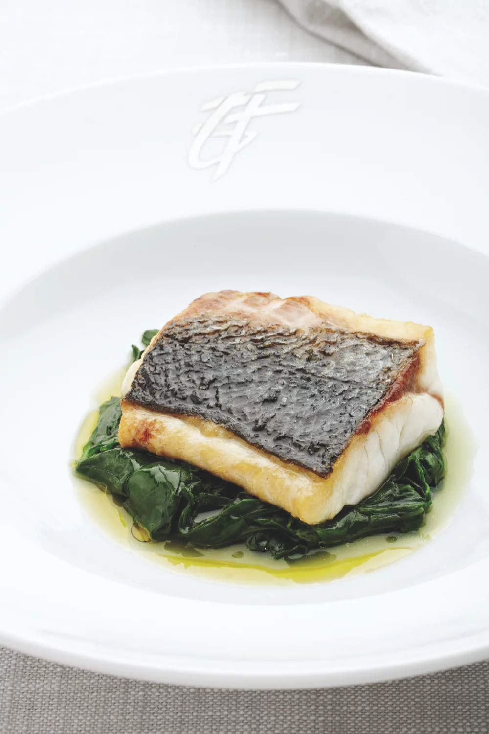 Zeebaars in de oven met spinazie
