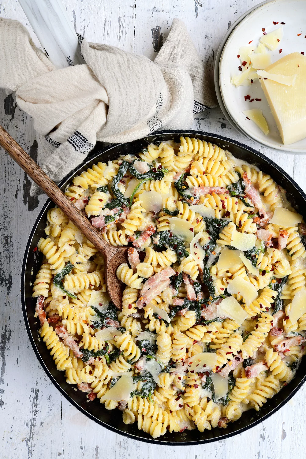 Pasta met spinazie, spek en ricotta