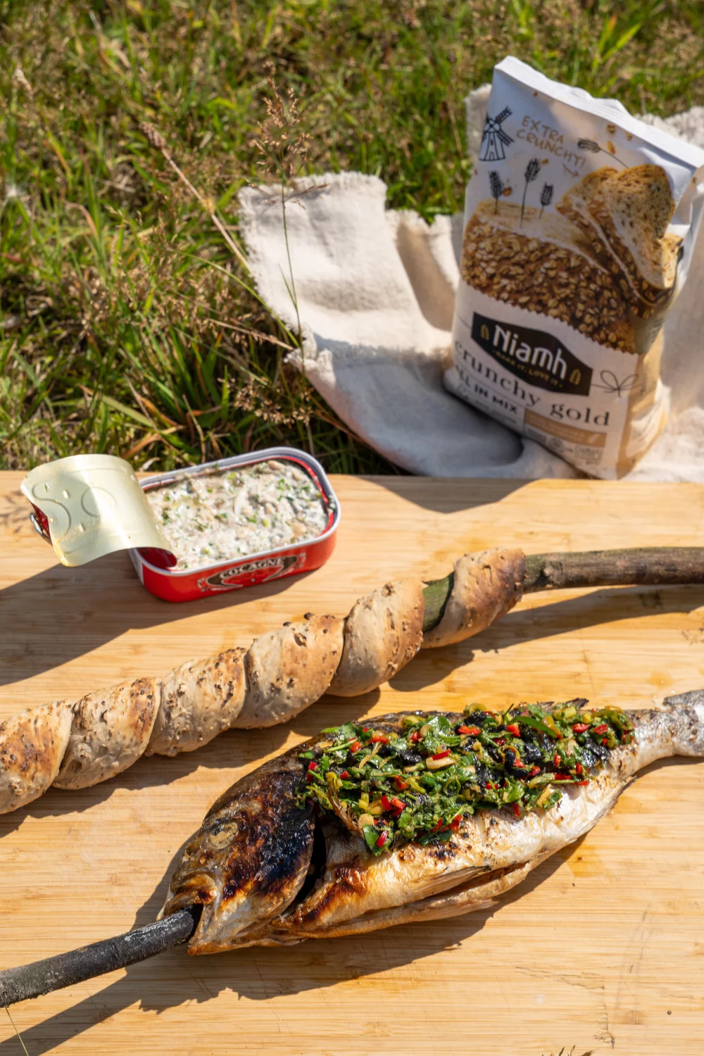 Japanse dorade met tartaar van sardine en brood op stok
