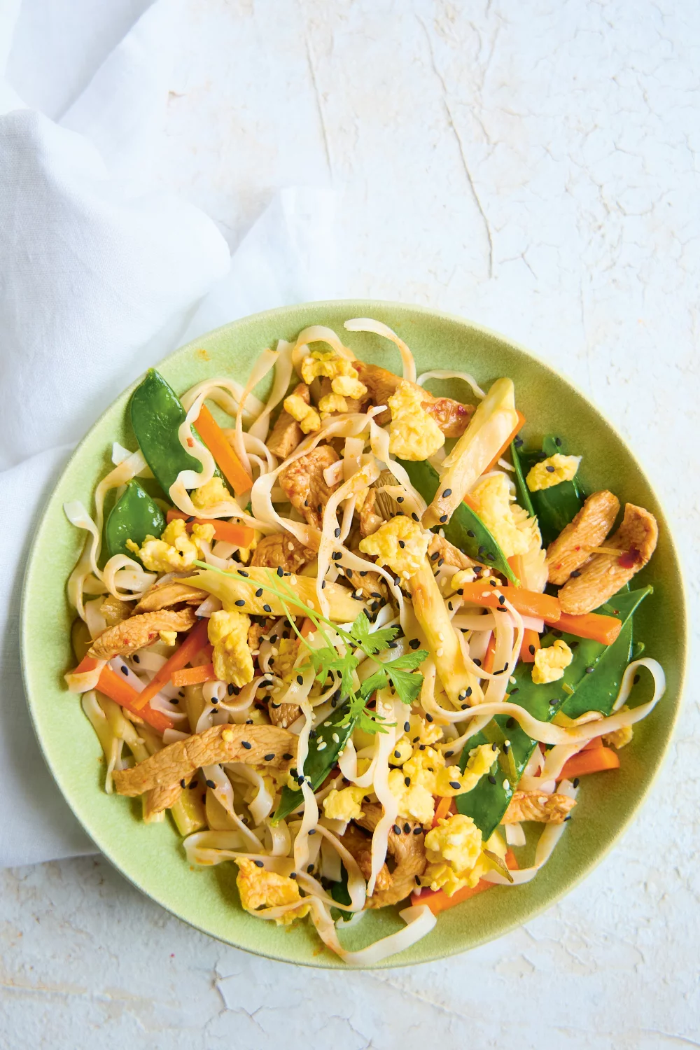 Penne met kip, paprika, paksoi en sinaasappelsaus