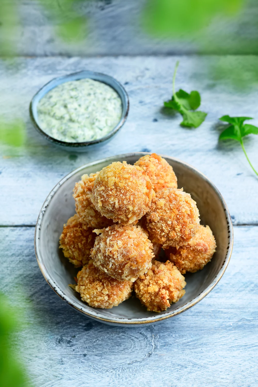 Kokos-curryballetjes met koriandermayonaise