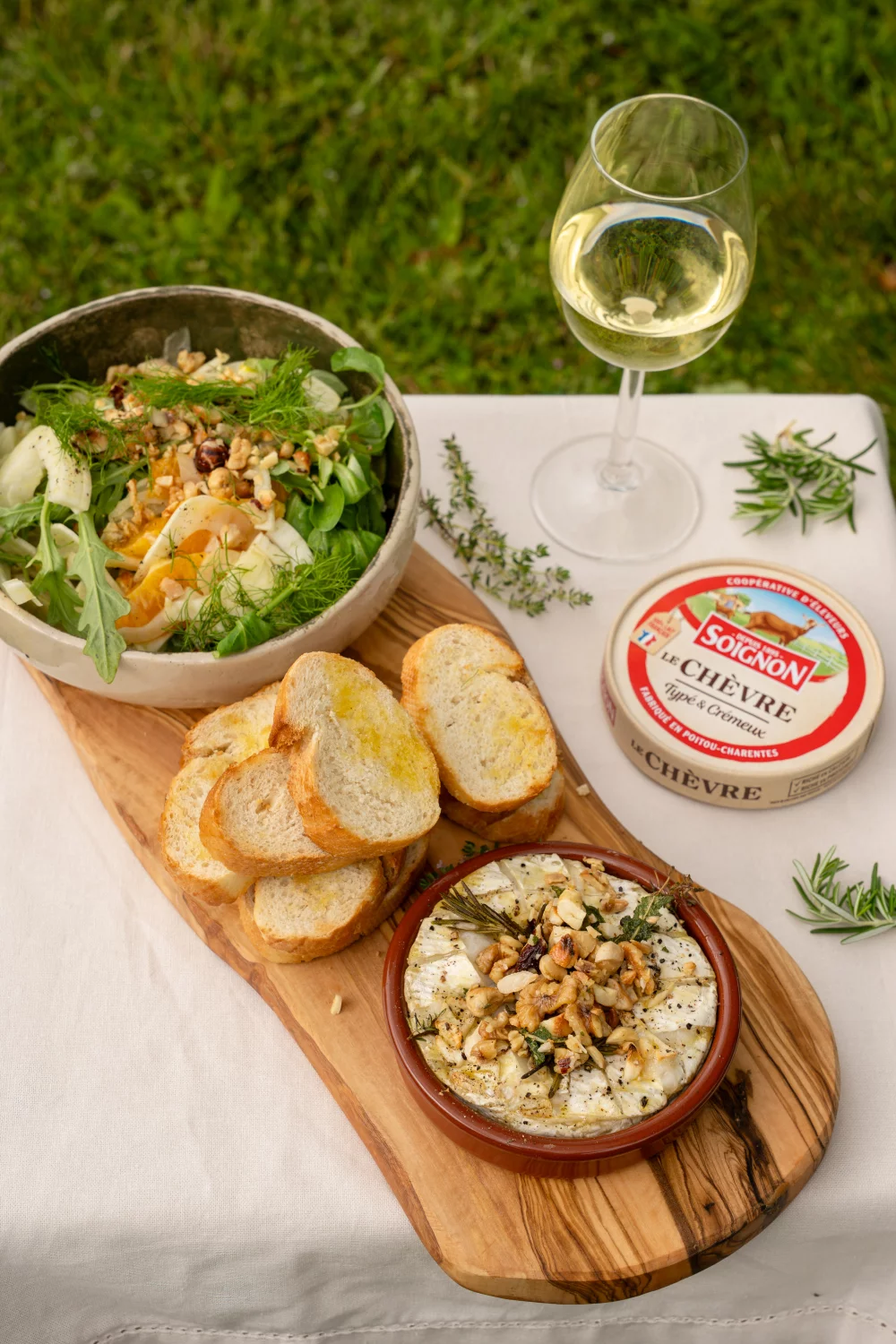Geiten-camembert op de BBQ met venkelsalade