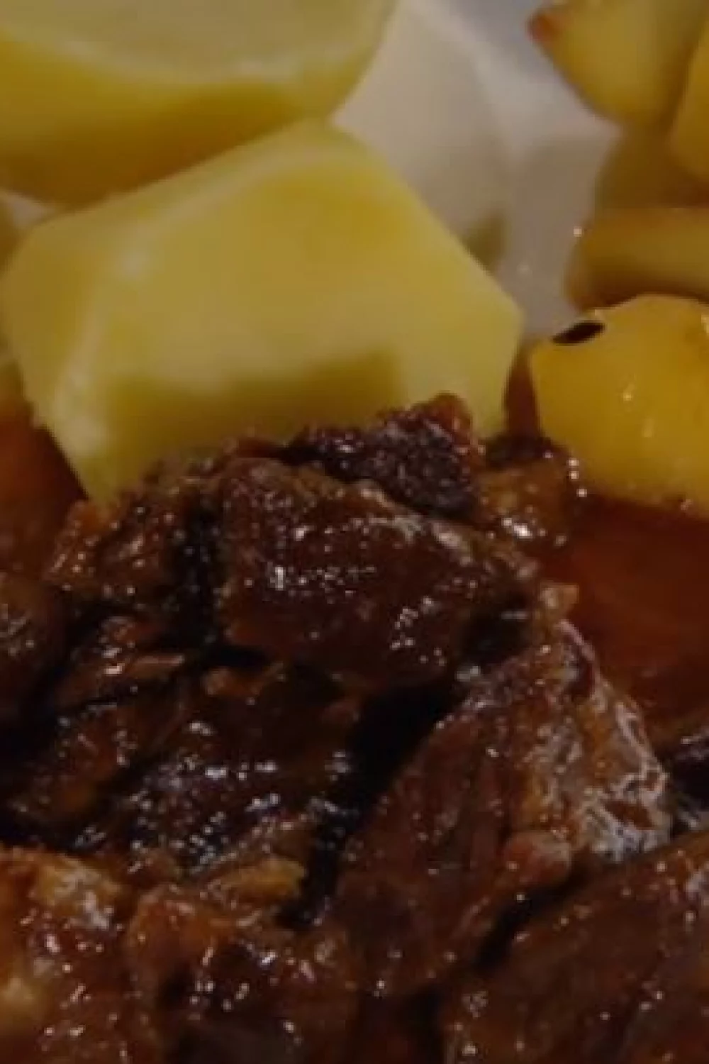Stoofvlees met gebakken appeltjes