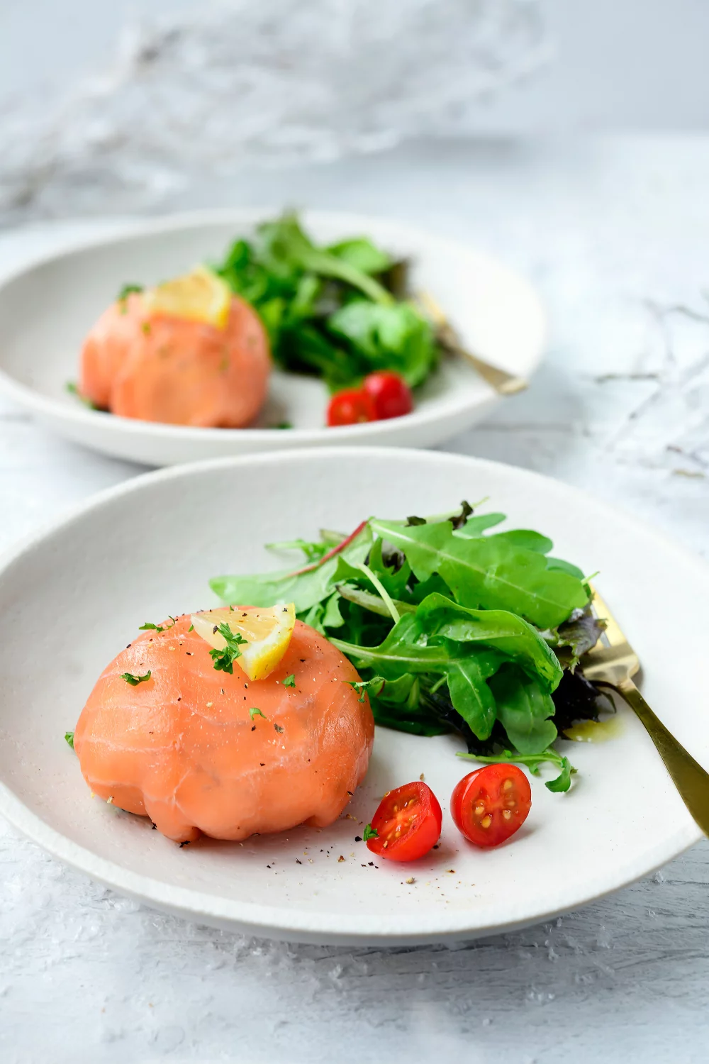 Gerookte zalmbonbon met kruidenmousse