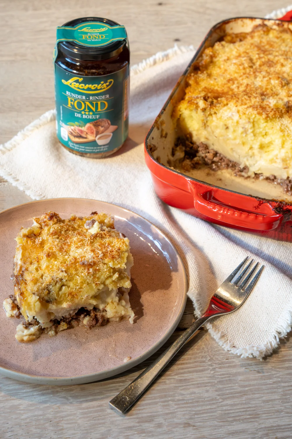 Gehaktschotel met bloemkool, kaassaus en puree