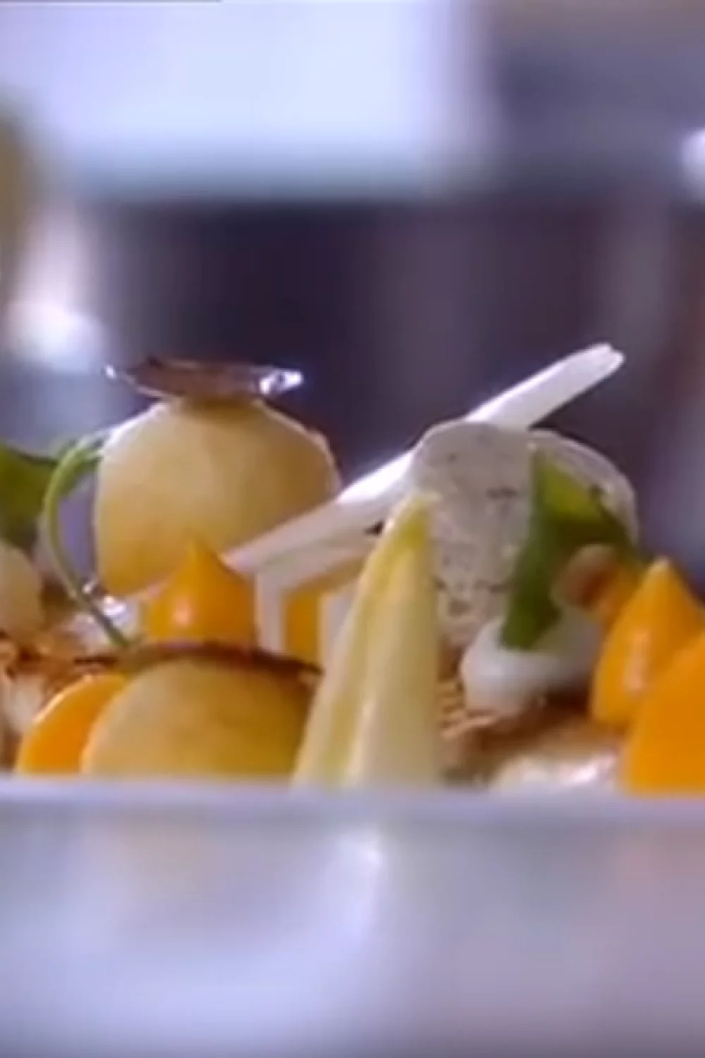 Noordzeetong met soufflé van truffel en puree van pompoen en schorseneren