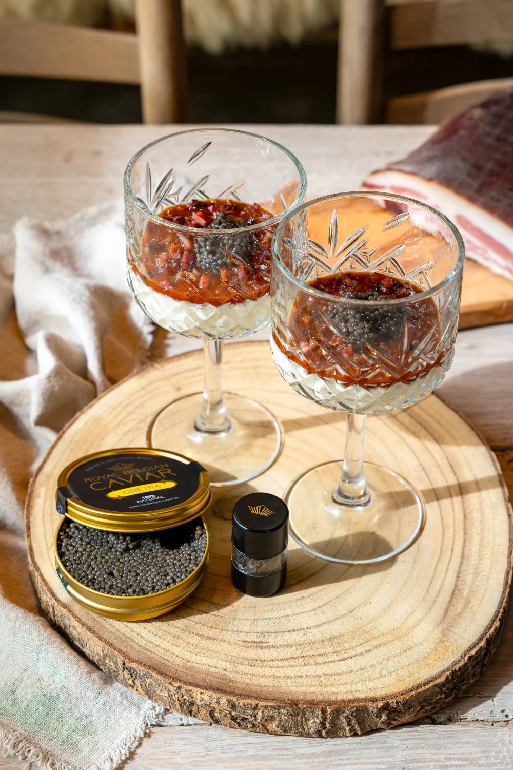 Panna cotta met gezouten karamel, guanciale en kaviaar