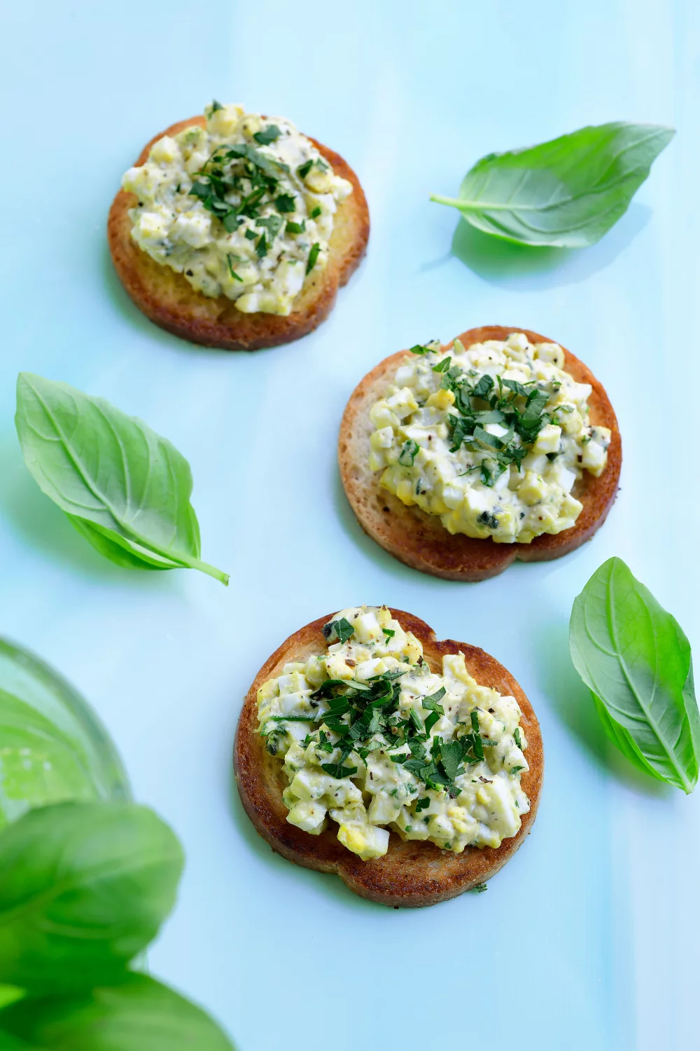 Toastjes met eiersalade en truffelmayonaise