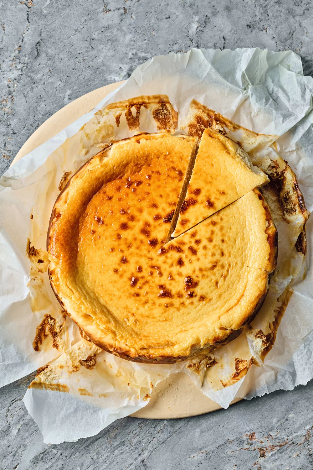 Baskische cheesecake met Griekse yoghurt en honing