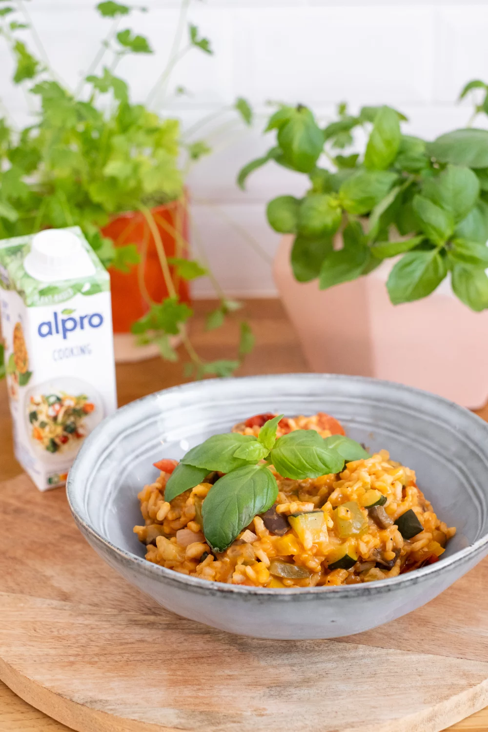 Vegan risotto met tomaat en geroosterde groentjes