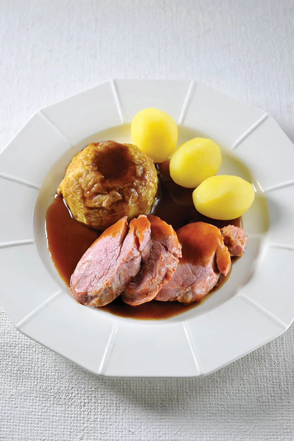 Varkenshaasje met bier en appeltjes uit de oven