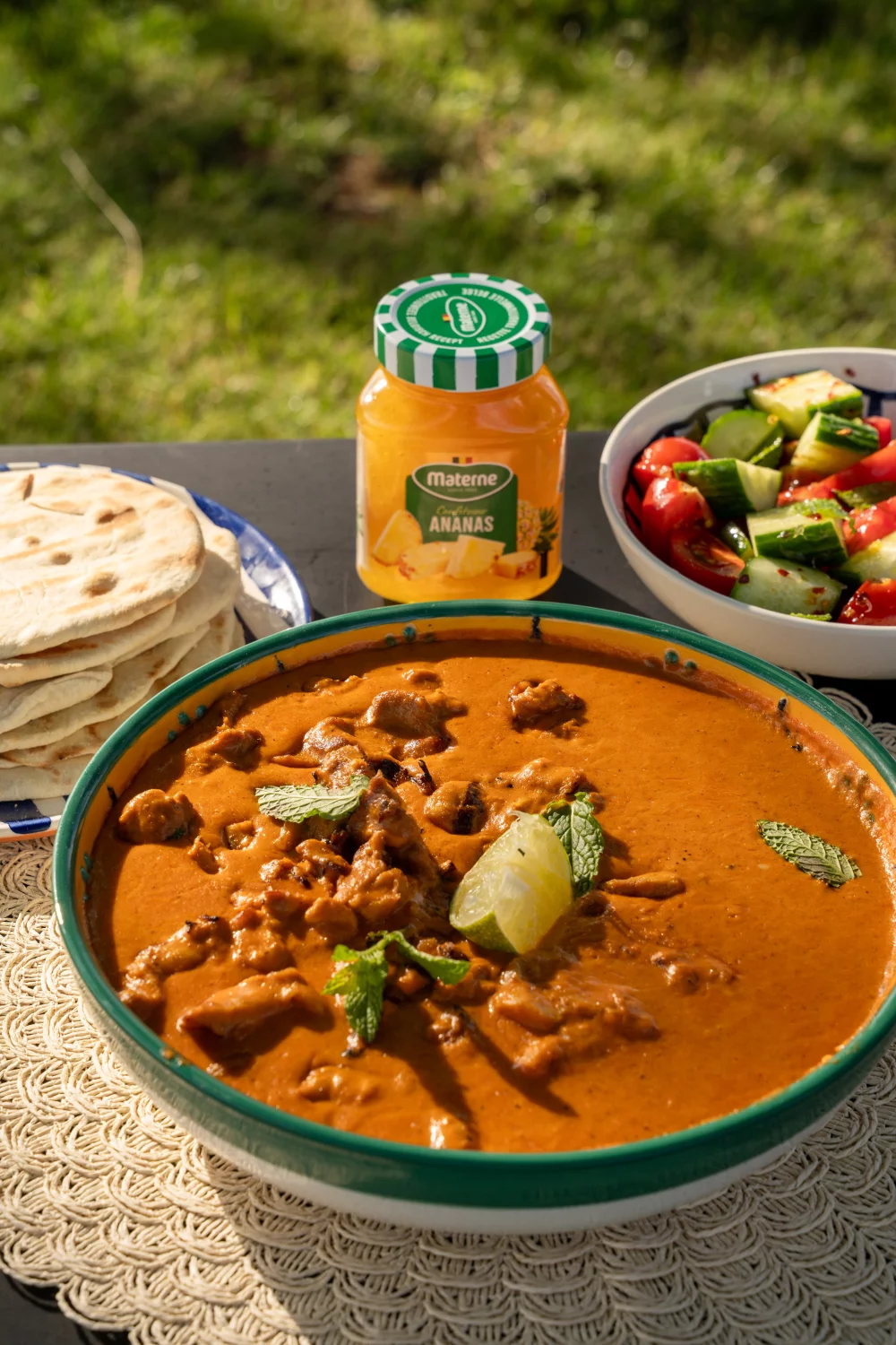 Messy butter chicken met naanbrood