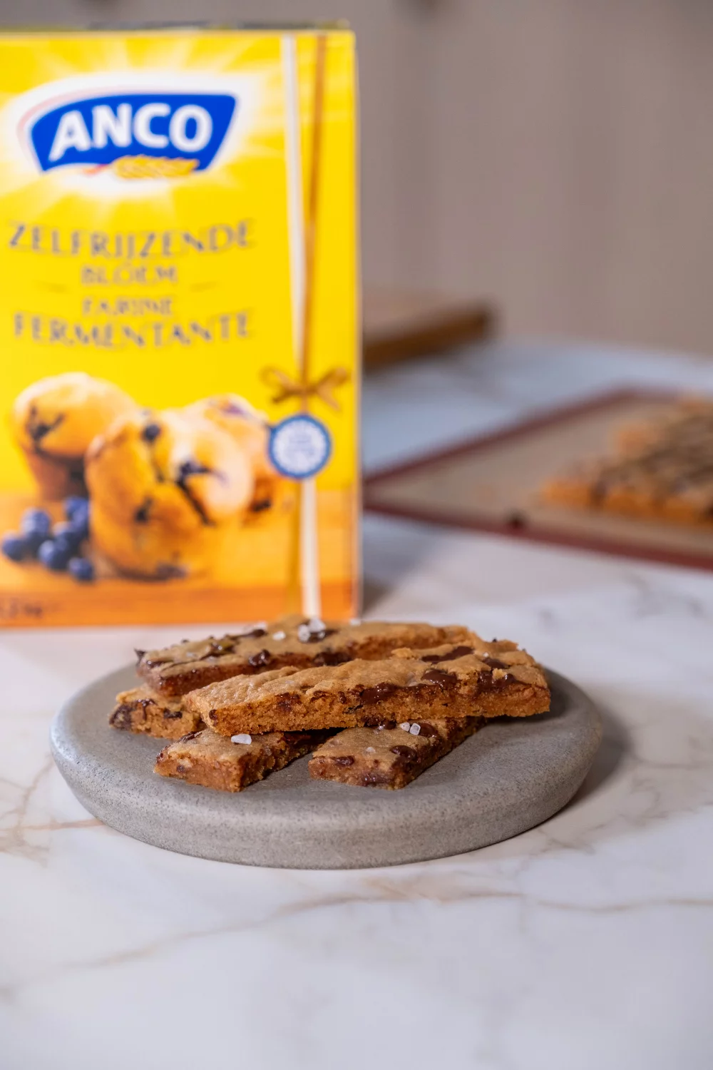 Chocolate chip cookie bars