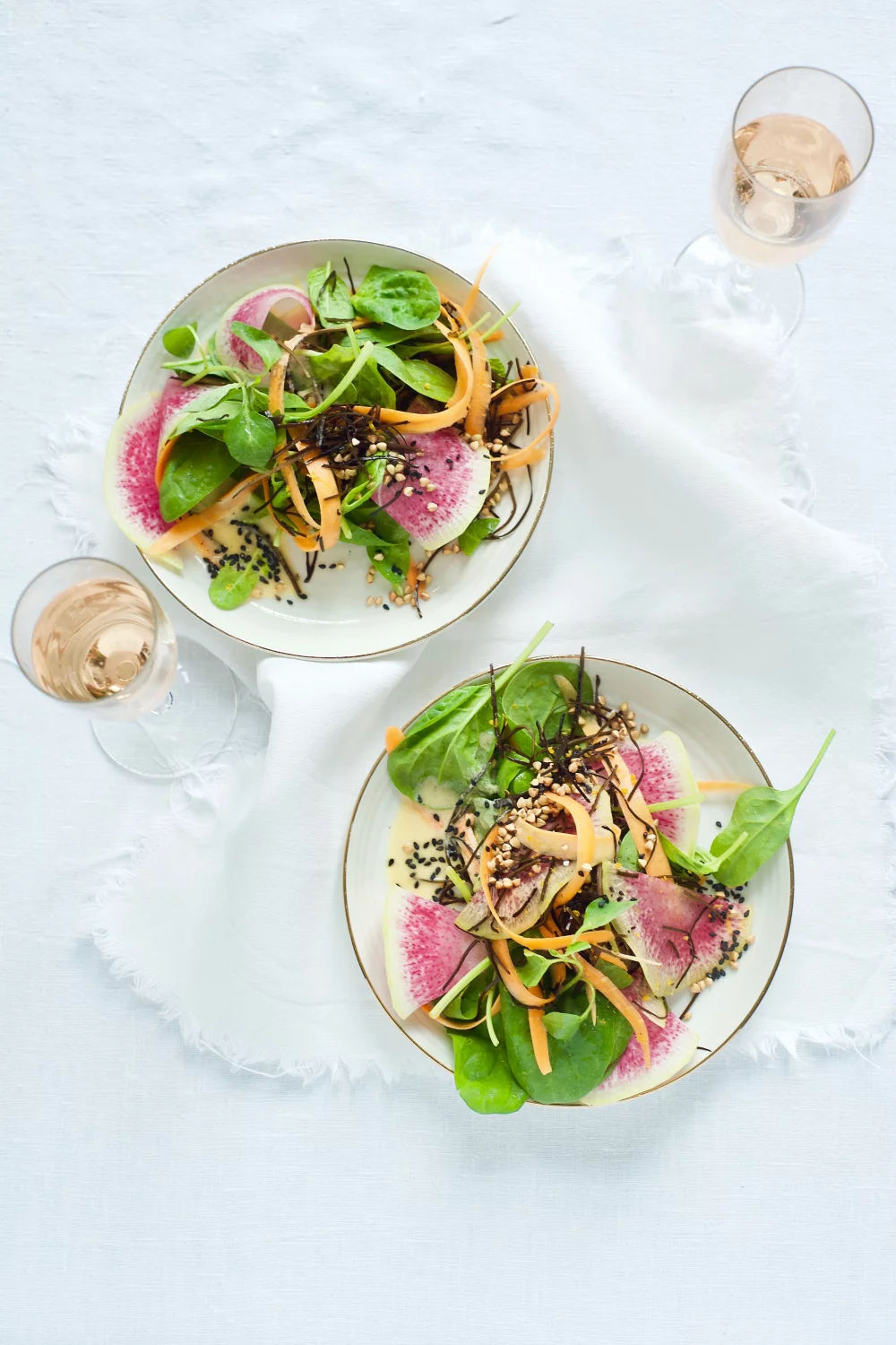Salade van arame met tahini-sinaasappelressing